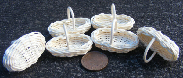 3 Wicker Baskets 3cm x 2.2cm Tumdee 1:12 Scale Dolls House Miniature Shop T - Image 2