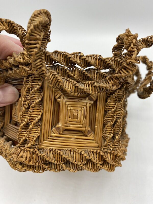 Antique Intricately Woven Grass Basket Fabric Lined /ro - Image 4