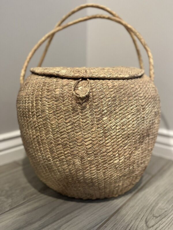 Boho Handmade Round Woven Raffia Crochet Straw Wicker Storage Basket Lid Handles