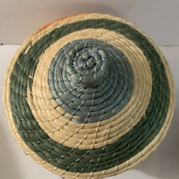 BOHO Style Basket with Lid SEAGRASS Woven Round Tri-color 8" Tall 7.5" Diameter - Image 3