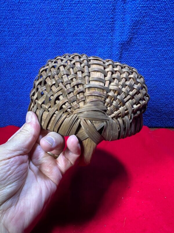 ~*~ESTATE FIND~*~ UNUSUAL SMALL WOVEN BASKET WITH HANDLE AA-45 - Image 4