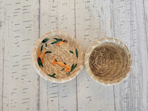 🏵️EUC Mini Woven Embroidered Floral Tortilla Warmer Storage Doll Accessory Boho - Image 2