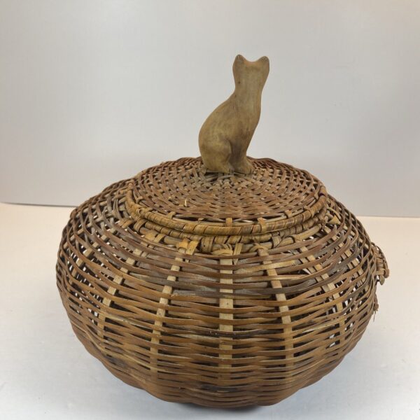 Handmade Round Woven Basket With Carved Cat on Lid Boho Style CAT LOVERS - Image 3