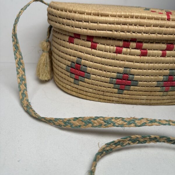 Handwoven Straw Basket With Lid / Tassels / Strap Boho Purse Bag Bohemian Decor - Image 4