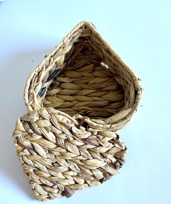 heart shaped Storage basket with lid woven straw Boho Basket 8.75”X3” Deep