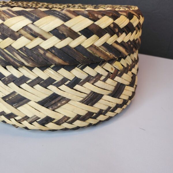 Large Vintage BoHo Tarahumara Basket With Lid Handmade Dark Light Mexico 10x5.5" - Image 4