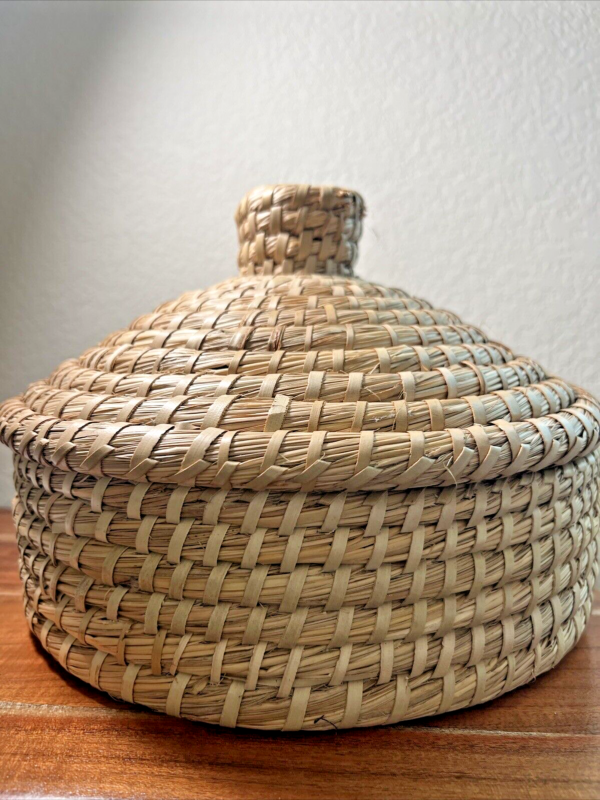 MCM Hand Woven Round Basket w/ Lid Boho Medium Tan Decorative Natural Beehive