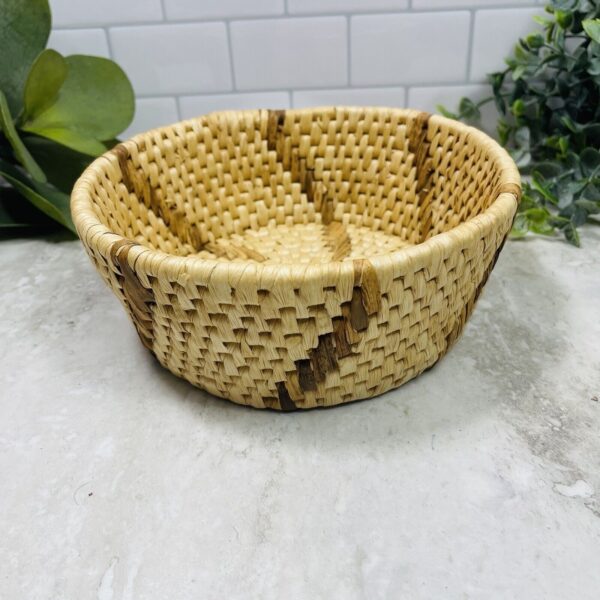 Native American Style Palm Frond Basket Hand Woven Rattan Bowl Flat Bottom 7” - Image 4