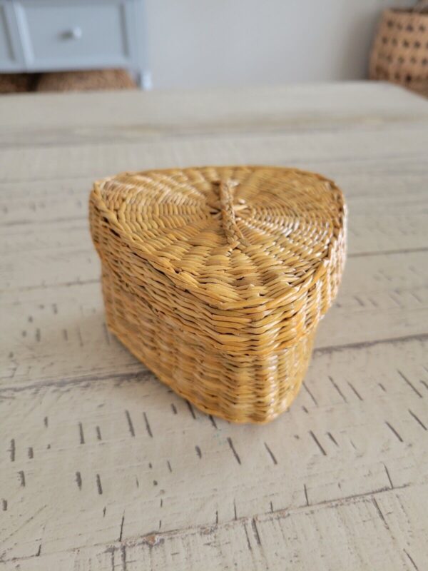 🌾NWT! VTG Beige Boho Triangle Seagrass Woven Wicker Trinket Box Basket & Lid - Image 2