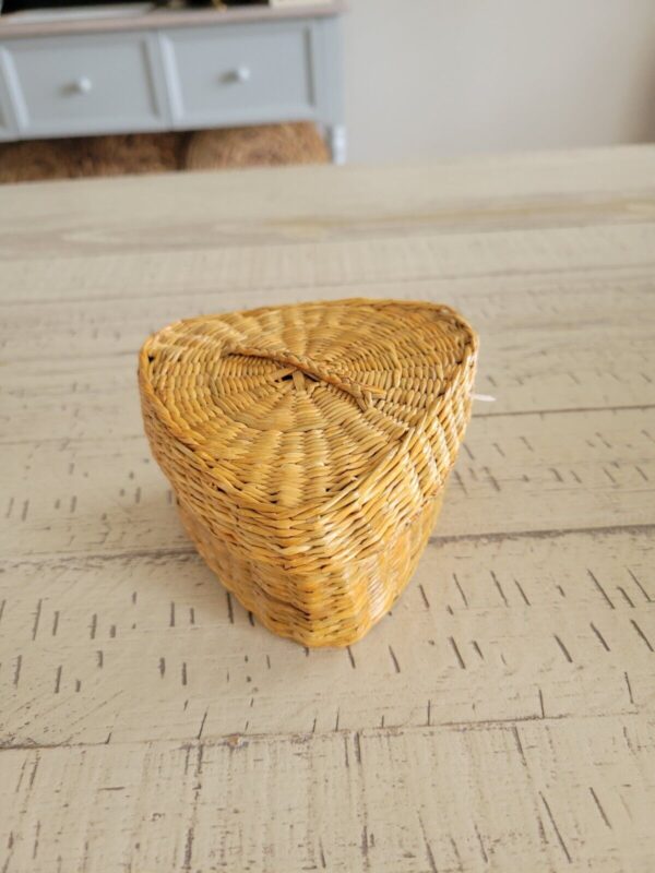 🌾NWT! VTG Beige Boho Triangle Seagrass Woven Wicker Trinket Box Basket & Lid - Image 3