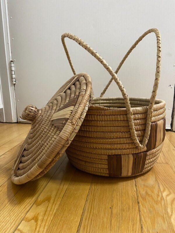 Osadia Boho Style Hand Woven Basket with Lid and Handles - Image 5