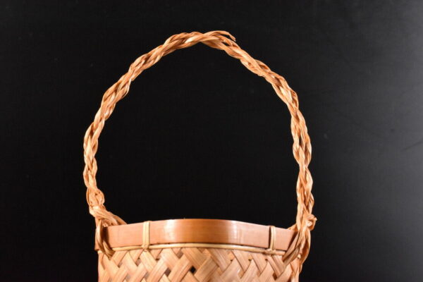 R231: Japanese Wooden Bamboo Wickerwork/Ajiro FLOWER BASKET with handle - Image 3