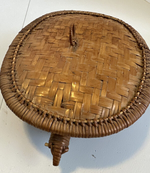 Rattan Turtle 8” by 6.5 Storage trinket Basket with Lid Boho Eclectic vintage - Image 4