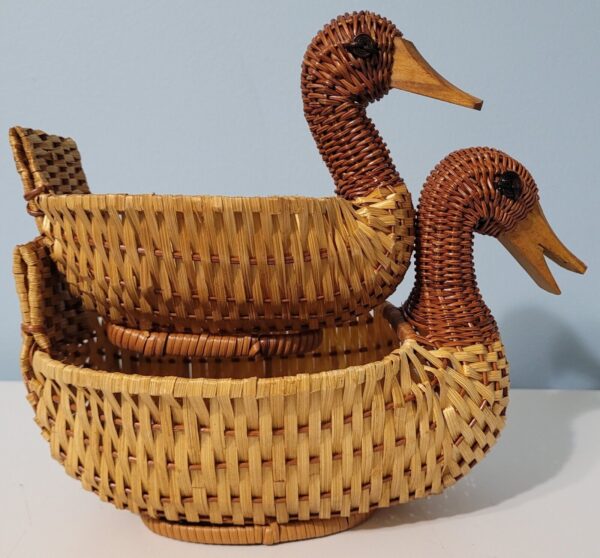 Set Of 2 Woven 2 Tone Wicker Duck Baskets with Wooden Beak Brand NEW - Image 2