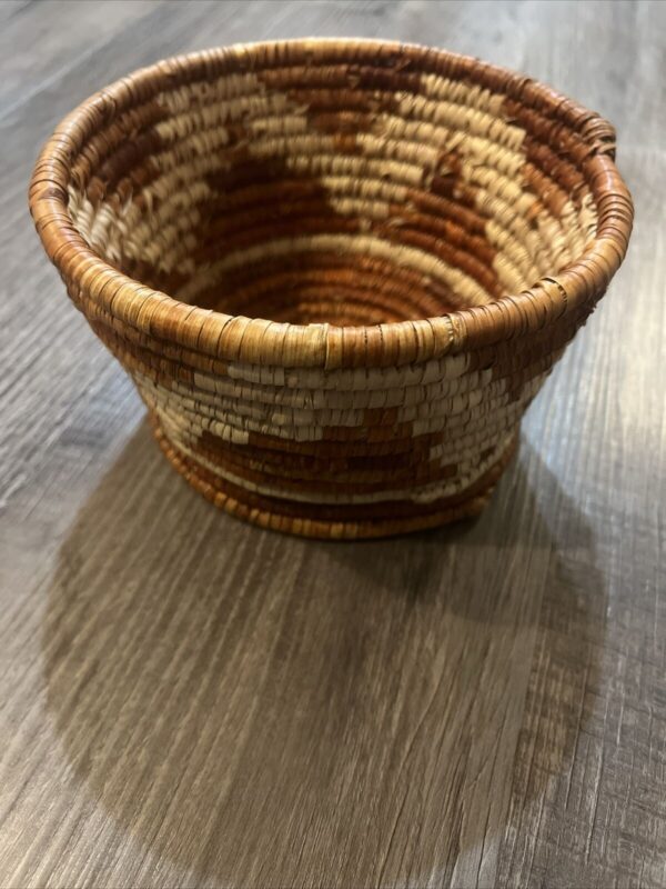 Southwestern Boho Small Woven Coil Basket - 7`" Wide, 4” deep Decorative EUC