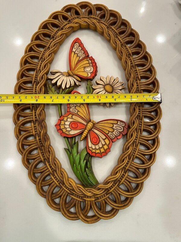 Vintage 1970’s Butterfly Floral Faux Basket Weave Oval Wall Decor. Retro Boho - Image 2