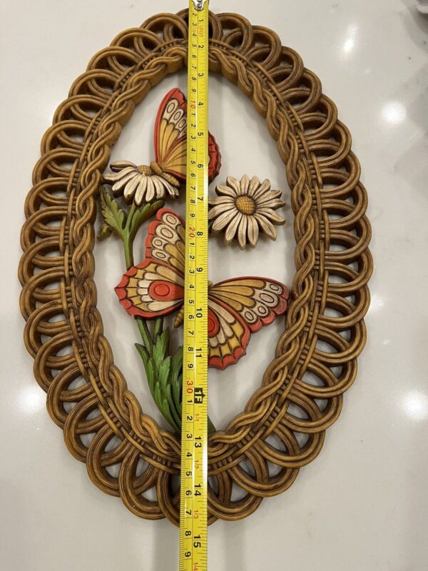 Vintage 1970’s Butterfly Floral Faux Basket Weave Oval Wall Decor. Retro Boho - Image 3