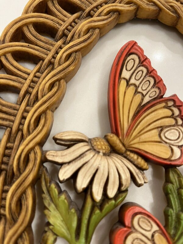 Vintage 1970’s Butterfly Floral Faux Basket Weave Oval Wall Decor. Retro Boho - Image 4