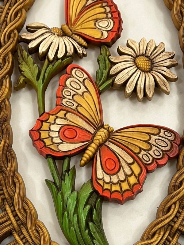 Vintage 1970’s Butterfly Floral Faux Basket Weave Oval Wall Decor. Retro Boho - Image 5
