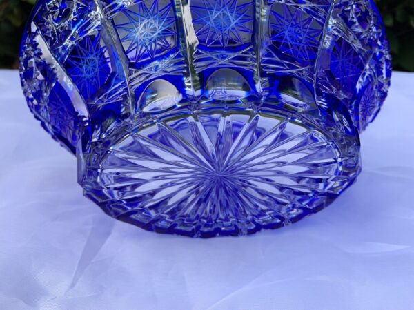 VINTAGE BOHEMIA QUEEN LACE COBALT BLUE 24% LEAD HAND CUT CRYSTAL BASKET 8'' - Image 6