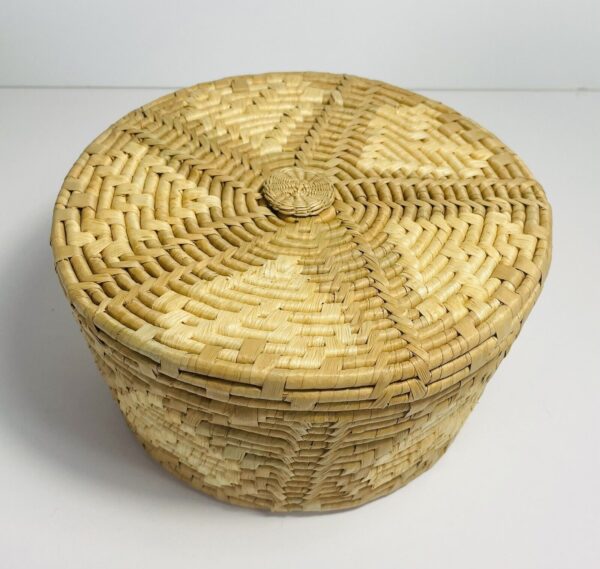 Vintage Boho Wicker Lided Round Basket Storage Container Home accent MCM - Image 3