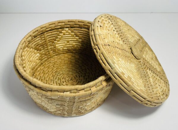 Vintage Boho Wicker Lided Round Basket Storage Container Home accent MCM - Image 4