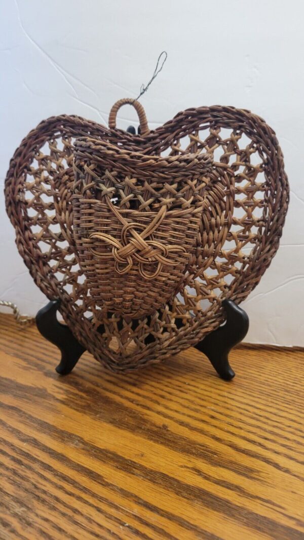 Vintage Brown Woven Wicker Ratan Wall Hanging Basket Boho cottagecore 9" × 9"