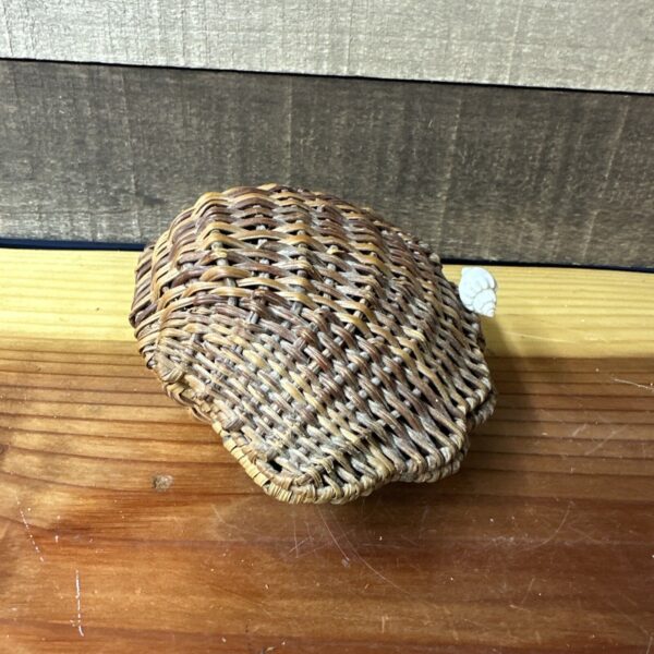 Vintage Clam Shell Shaped Wicker Woven brown Basket Hinged Boho Chic - Image 2