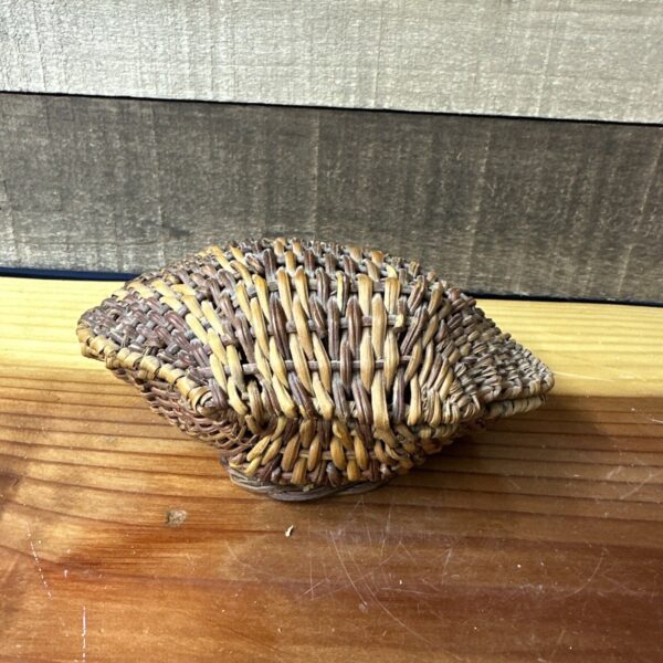 Vintage Clam Shell Shaped Wicker Woven brown Basket Hinged Boho Chic - Image 3