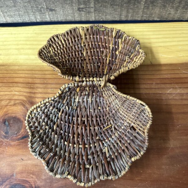 Vintage Clam Shell Shaped Wicker Woven brown Basket Hinged Boho Chic - Image 5