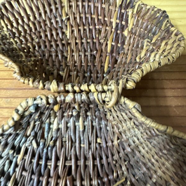 Vintage Clam Shell Shaped Wicker Woven brown Basket Hinged Boho Chic - Image 6