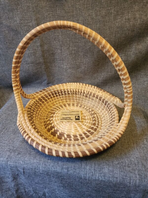 Vintage Handmade Sweetgrass 11" Round Coil Pie Basket w/ Handle - Image 3