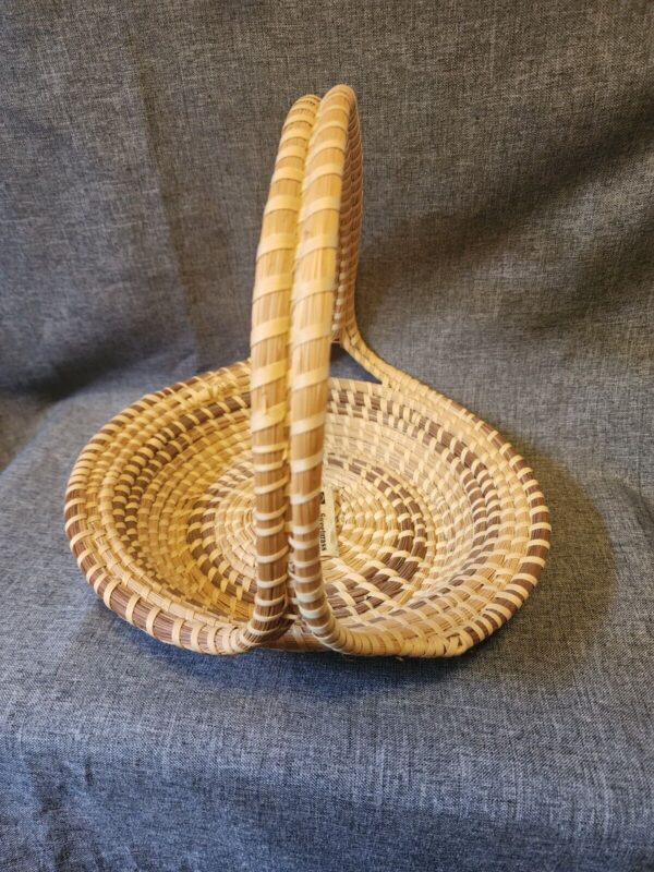 Vintage Handmade Sweetgrass 11" Round Coil Pie Basket w/ Handle - Image 4