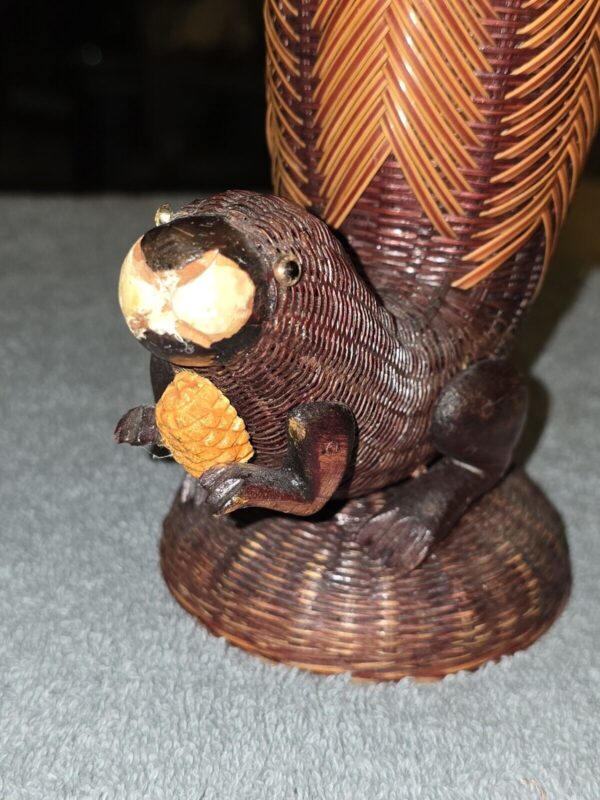 VINTAGE RARE SHANGHAI HANDICRAFTS WICKER /SQUIRREL/BEAVER VASE BOHO KITSCHY - Image 4