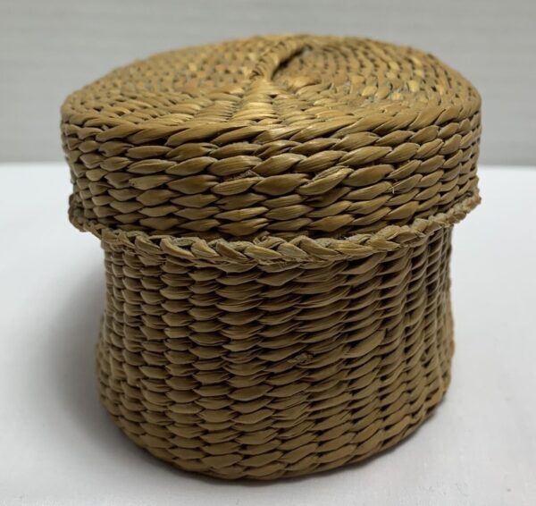 Vintage Small Handmade Handwoven Oval Sweet Grass Boho Basket With Lid 5.5 - Image 5