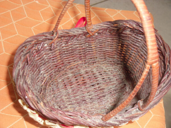 vintage small wicker basket with handle - Image 2