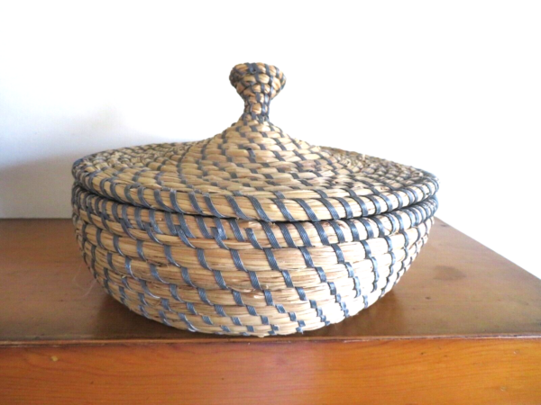 Vintage Sweet Grass Basket With Lid and Blue Accents 10 inches in diameter - Image 2