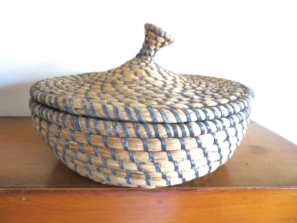 Vintage Sweet Grass Basket With Lid and Blue Accents 10 inches in diameter - Image 3