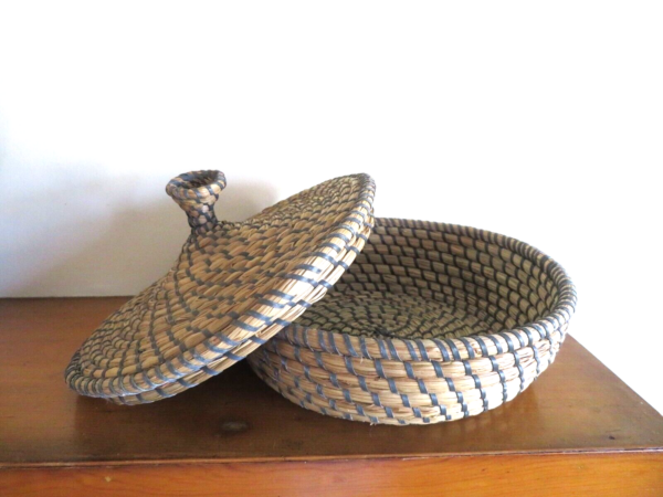 Vintage Sweet Grass Basket With Lid and Blue Accents 10 inches in diameter - Image 5