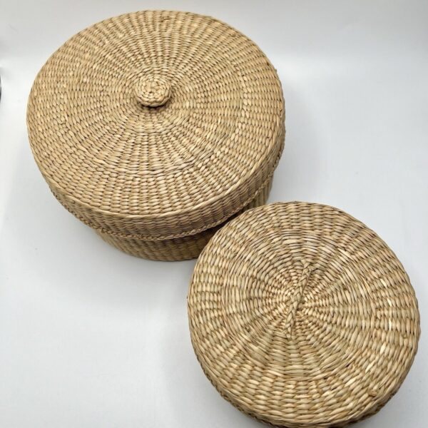 Vintage Sweet Grass / Straw Nesting Stacking Lidded Boho Baskets Set Of 2 - Image 3