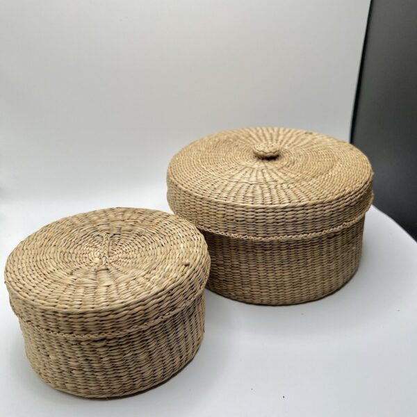 Vintage Sweet Grass / Straw Nesting Stacking Lidded Boho Baskets Set Of 2