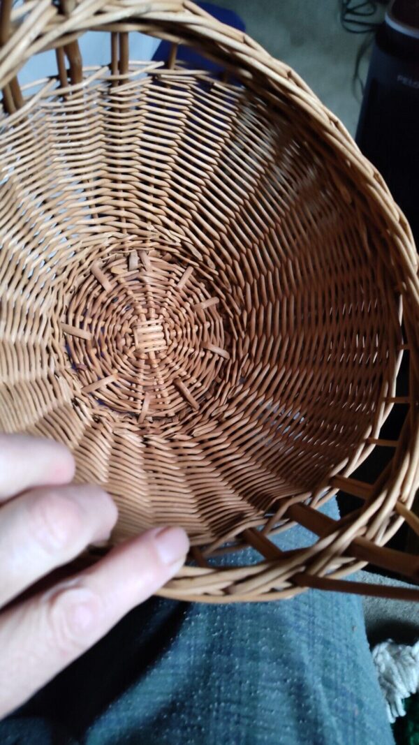 vintage wicker basket with handle - Image 4