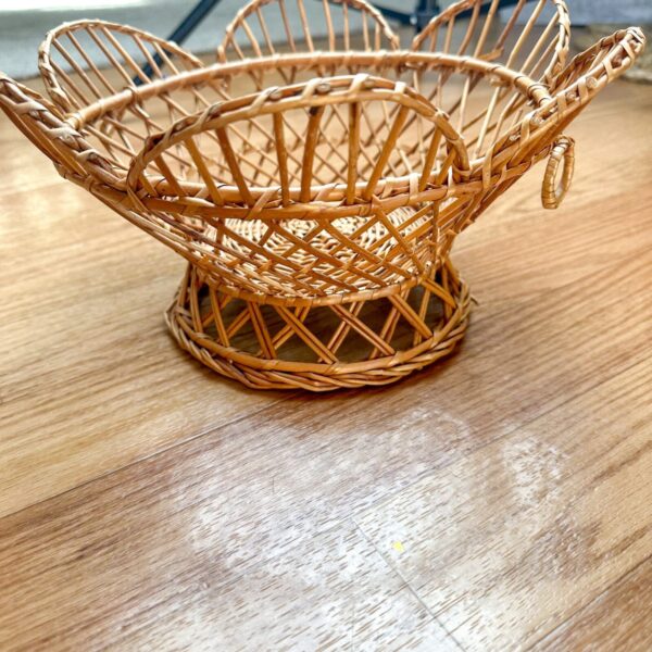 Vintage Wicker Fruit Basket Retro Kitchen Basket Boho Home Decor Scalloped Shape - Image 2