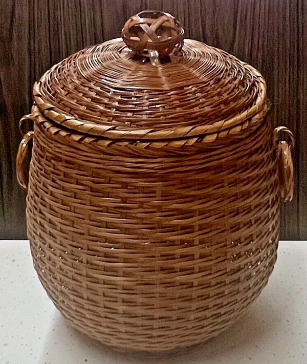 Vintage Woven Wicker Basket w/Lid & Handles Round 10" BOHO Storage 70's Style