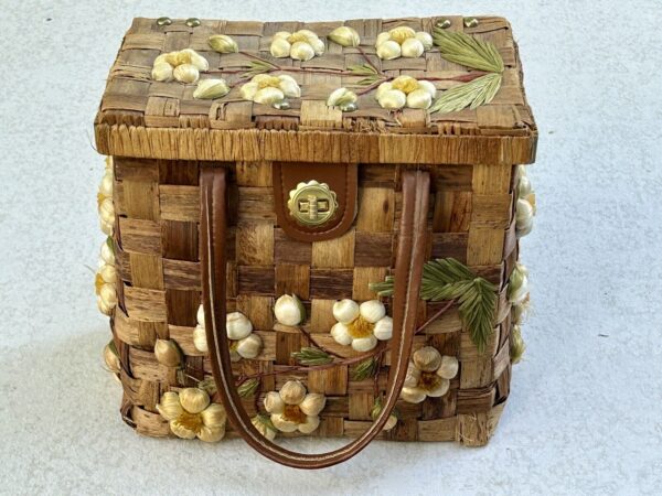 Vintage Woven Wicker Rattan Straw Handbag Basket Purse Flowers Bag