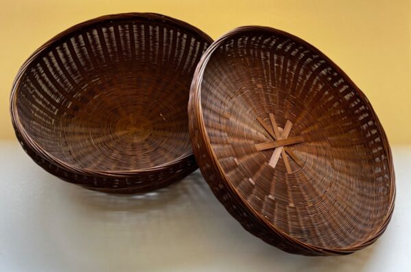 Vtg 12" Woven Wicker Basket w/ Lid Round Brown MCM Sewing Boho Farmhouse Staging - Image 4