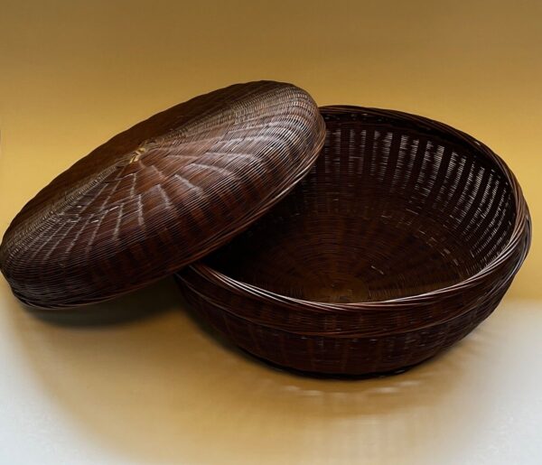 Vtg 12" Woven Wicker Basket w/ Lid Round Brown MCM Sewing Boho Farmhouse Staging - Image 2