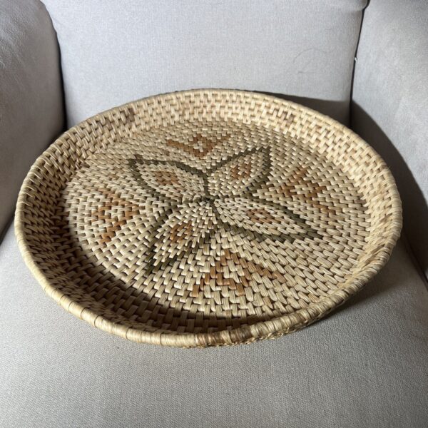 VTG Boho Basket Tray Hand Woven Seagrass Tan Green Decorative Shallow Wall Art - Image 2