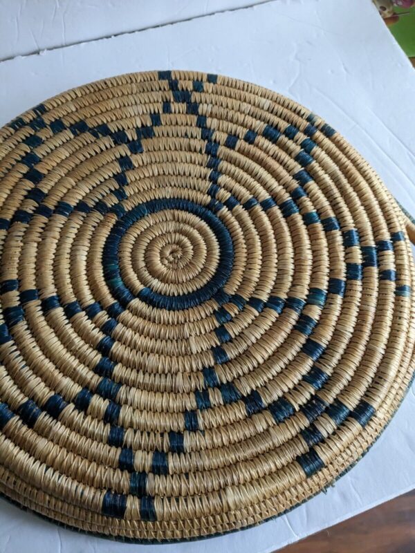 VTG Boho Coil Basket Grass Hand Woven Tan Green Basket Bowl Tray plate holder - Image 5