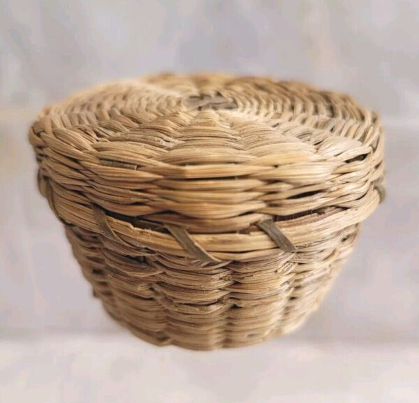 Vtg Miniature Native Hand Made Sweet Grass Woven Basket w/Lid Small Round Boho - Image 5